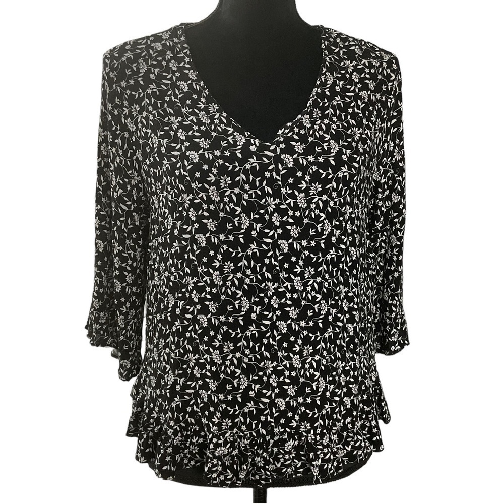 🎉 SALE CYNTHIA Rowley Floral Top Size Medium